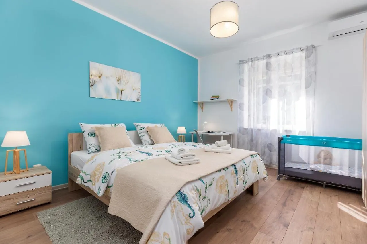 בית נופש פולה Lovely House With Garden Near City Centre