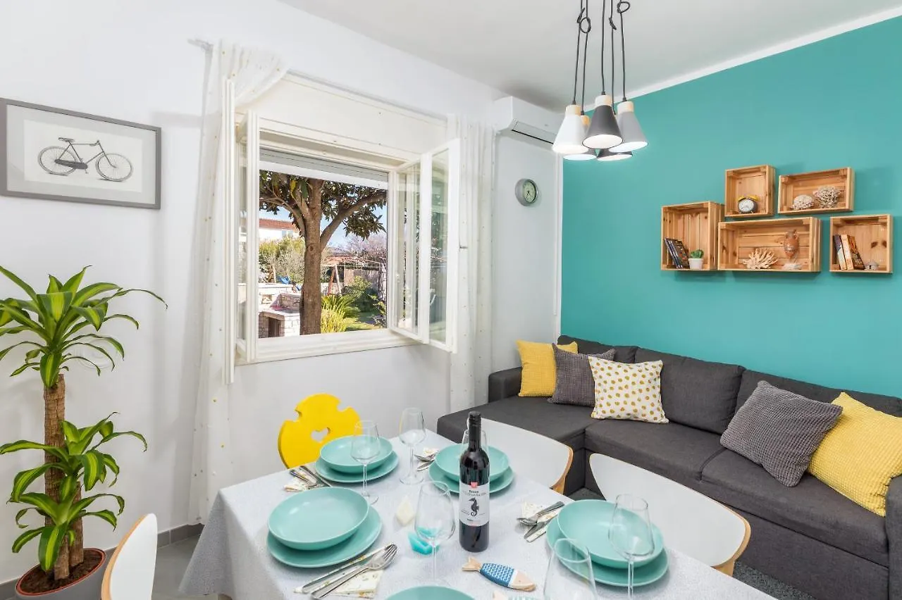 度假居 Lovely House With Garden Near City Centre 普拉