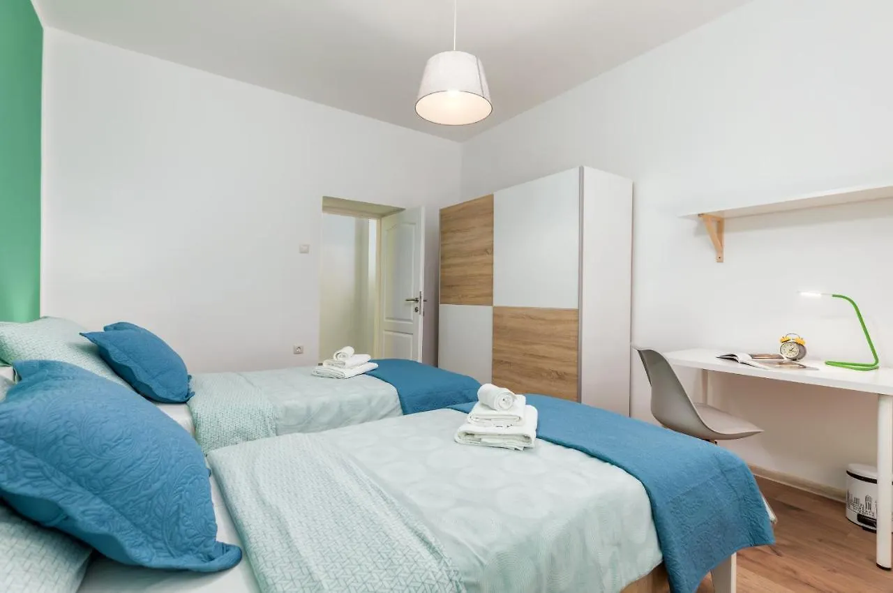 Lovely House With Garden Near City Centre 普拉 0*,