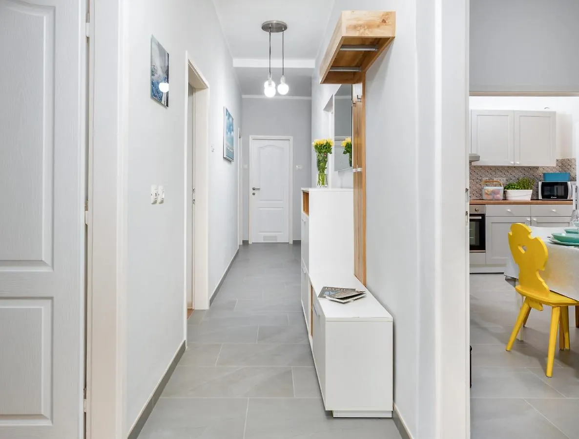 פולה Lovely House With Garden Near City Centre בית נופש