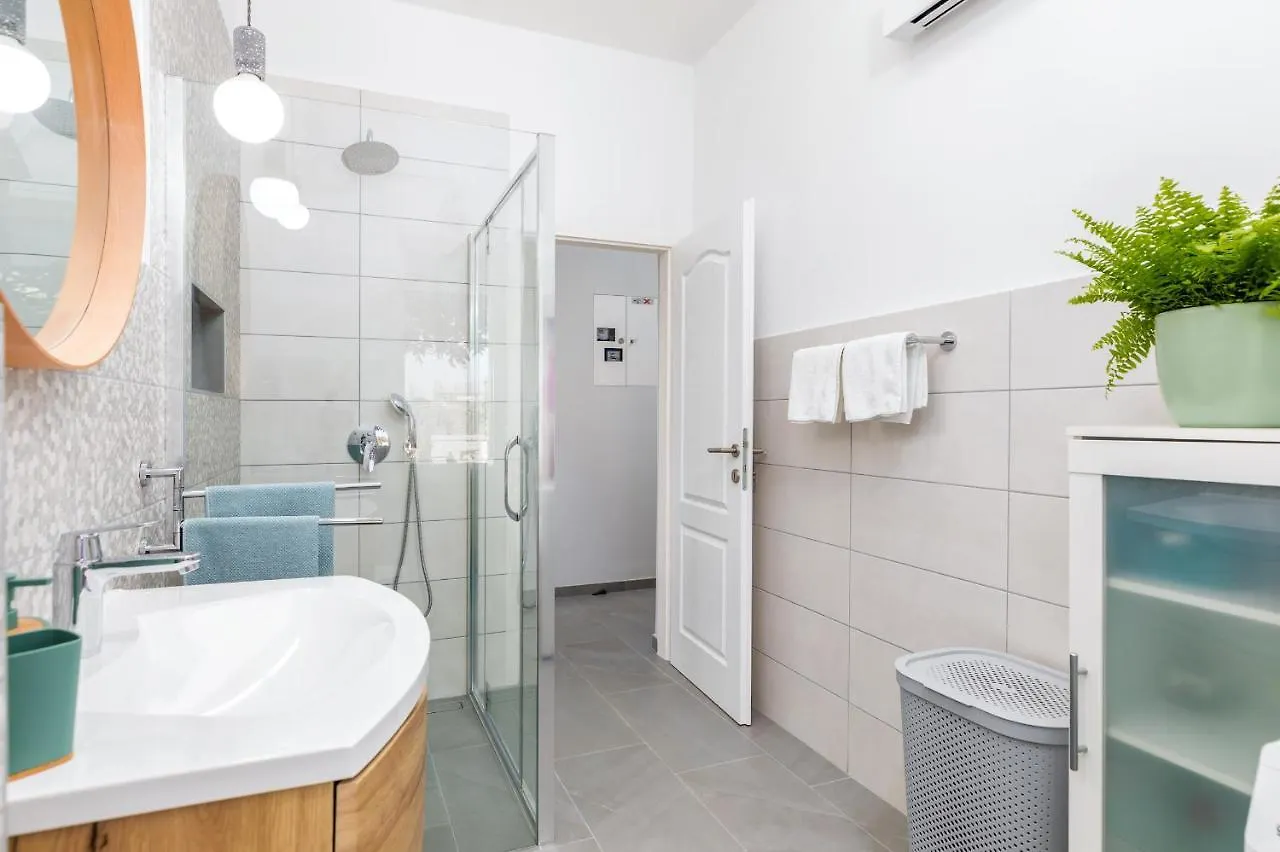 度假居 Lovely House With Garden Near City Centre 普拉