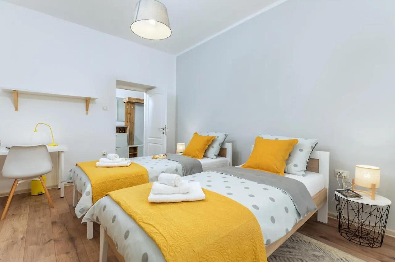 פולה Lovely House With Garden Near City Centre