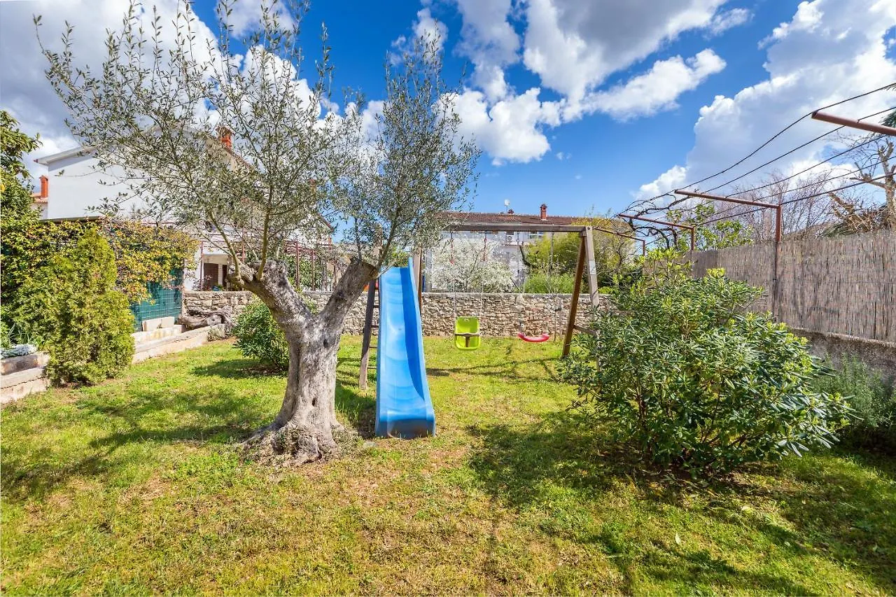 פולה Lovely House With Garden Near City Centre