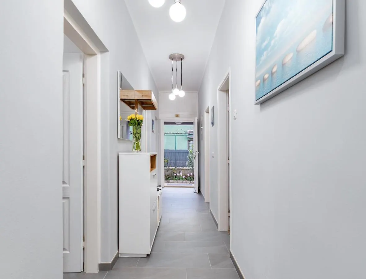 Lovely House With Garden Near City Centre 普拉 0*,  克罗地亚